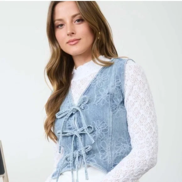 A287. Light Blue Lace-Up Floral Pattern Denim Vest - Picture 5 of 7